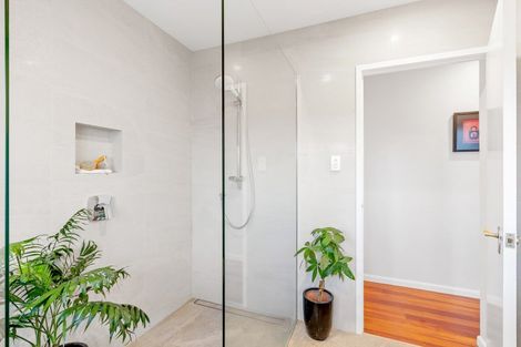 Photo of property in 18 Tizard Road, Birkenhead, Auckland, 0626