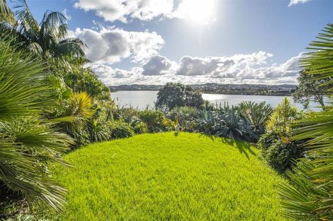 Photo of property in 40 Pohutukawa Avenue, Red Beach, 0932
