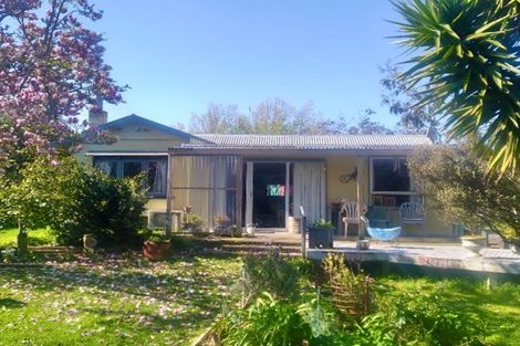 Photo of property in 13 Beach Street, Tangimoana, 4822