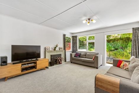 Photo of property in 6 Royston Way, Newlands, Wellington, 6037