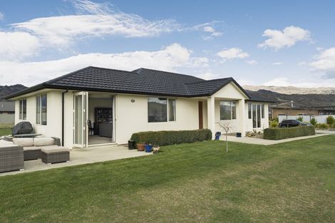 Photo of property in 3 De Bettencor Place, Mount Pisa, Cromwell, 9383