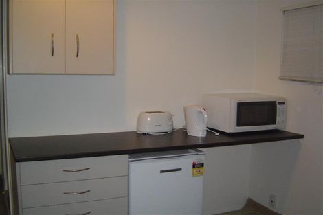 Photo of property in 28 King Richard Place, Browns Bay, Auckland, 0630