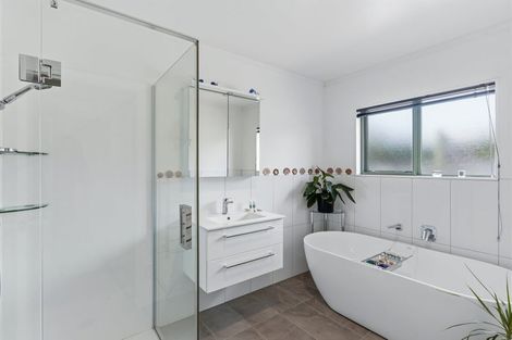 Photo of property in 68 Cedar Drive, Paraparaumu Beach, Paraparaumu, 5032