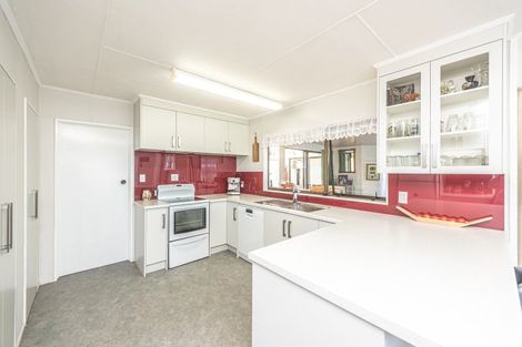 Photo of property in 18 Swinbourne Street, Waverley, 4510