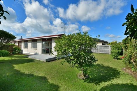 Photo of property in 2/26 Hatton Road, Orewa, 0931