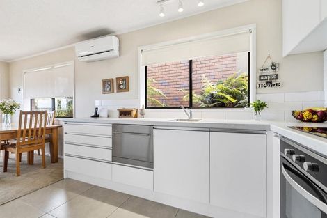 Photo of property in 1/71 Dalwhinnie Parade, Highland Park, Auckland, 2010