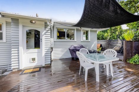 Photo of property in 1 Nikau Street, Inglewood, 4330