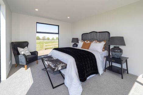 Photo of property in 14 Village Green Drive, Huntingdon, 7774