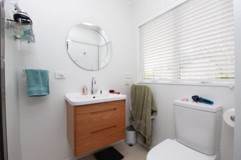Photo of property in 25 Esther Place, Red Beach, 0932