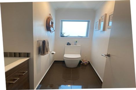 Photo of property in 4 Terrace Avenue, Mount Maunganui, 3116