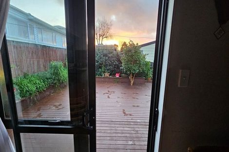 Photo of property in 19a Crystal Avenue, Glendene, Auckland, 0602