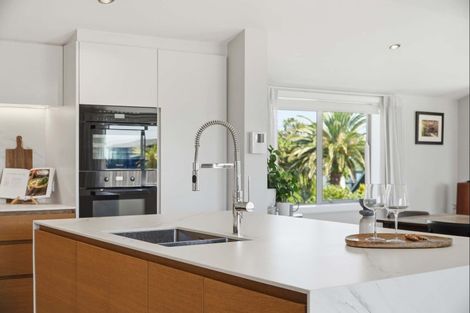 Photo of property in 31 Beechwood Road, Rothesay Bay, Auckland, 0630