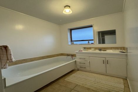 Photo of property in 2/38 Ballater Place, Highland Park, Auckland, 2010