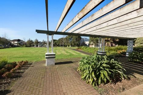Photo of property in 8 Vinograd Drive, Te Atatu Peninsula, Auckland, 0610