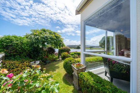 Photo of property in 4 Lakeside Villas, Whitby, Porirua, 5024
