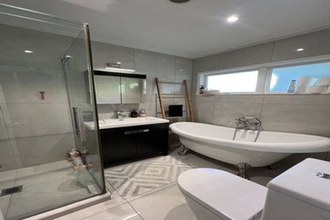 Photo of property in 1/44 Deuxberry Avenue, Northcote, Auckland, 0627