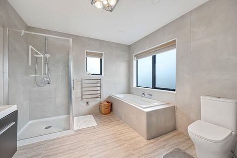 Photo of property in 13 Spyglass Street, Red Beach, 0932