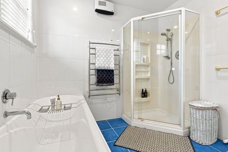 Photo of property in 199 Chelsea View Drive, Chatswood, Auckland, 0626