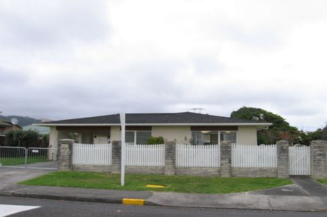 Photo of property in 28 Oriwa Street, Waikanae, 5036