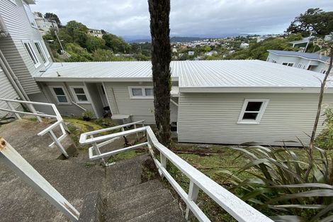 Photo of property in 2b Garden Road, Northland, Wellington, 6012