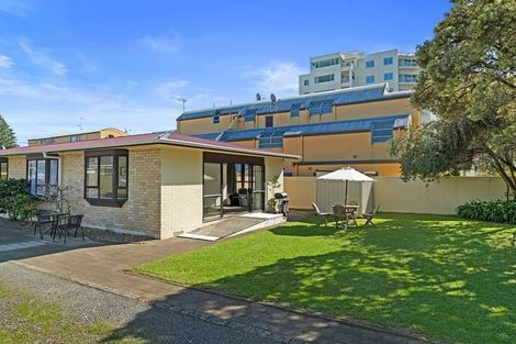 Photo of property in 22 Maunganui Road, Mount Maunganui, 3116