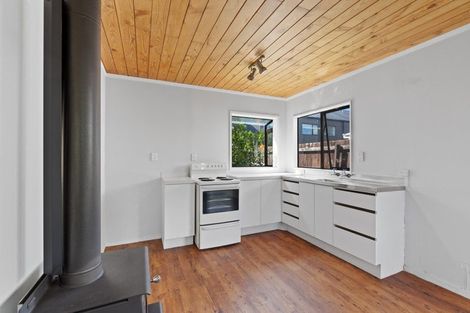 Photo of property in 3/121 Bruce Mclaren Road, Henderson, Auckland, 0612