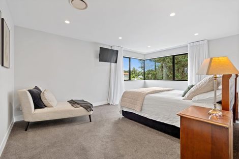 Photo of property in 52 Walton Street, Red Beach, 0932