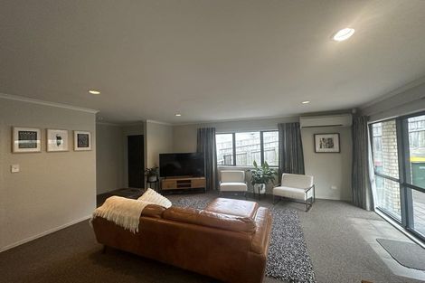 Photo of property in 98a Kawaha Point Road, Kawaha Point, Rotorua, 3010