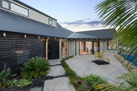 Photo of property in 9 Quebec Road, Milford, Auckland, 0620