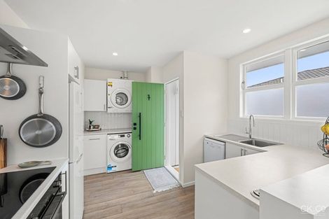 Photo of property in 1a Saulbrey Grove, Woburn, Lower Hutt, 5010