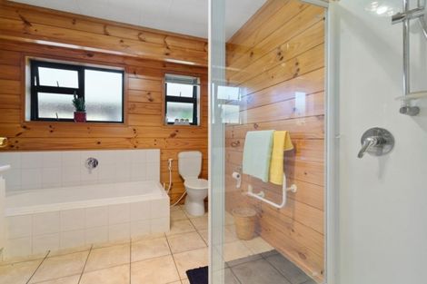 Photo of property in 10 Heaphy Place, Pukehangi, Rotorua, 3015