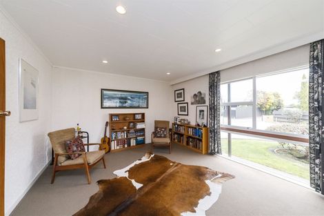 Photo of property in 8 Linmor Place, Terrace End, Palmerston North, 4410