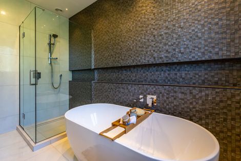 Photo of property in 10 Hilltop Lane, Mount Pleasant, Christchurch, 8081