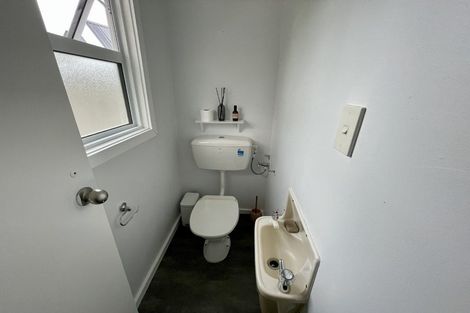 Photo of property in 2 Te Pari Pari Road, Pukerua Bay, 5026