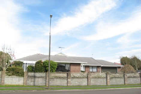 Photo of property in 5 Larsen Place, Merrilands, New Plymouth, 4312