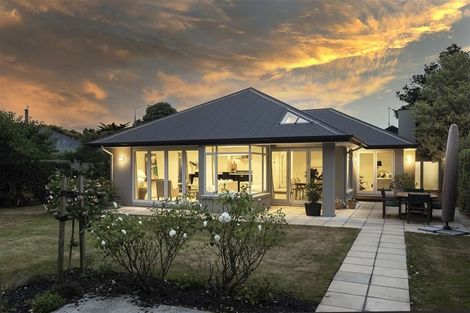 Photo of property in 72 Memorial Avenue, Ilam, Christchurch, 8053