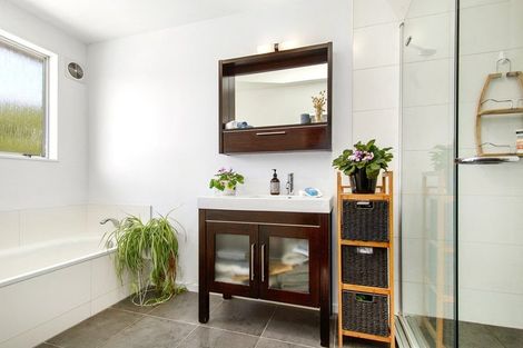 Photo of property in 64 Oriel Avenue, Tawa, Wellington, 5028