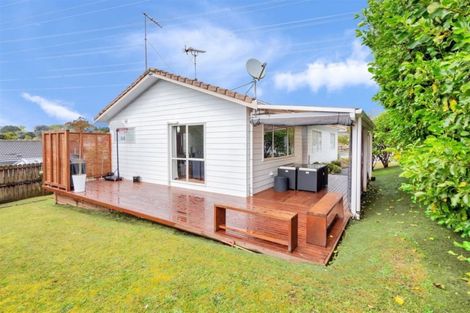 Photo of property in 13 Broadfield Street, Massey, Auckland, 0614