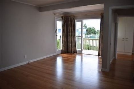Photo of property in 2/40 Pupuke Road, Takapuna, Auckland, 0622