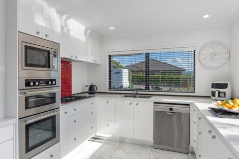 Photo of property in 13 Parkland Rise, Omokoroa, 3114