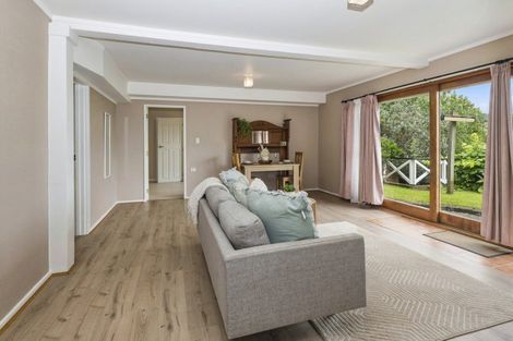 Photo of property in 11 Rika Place, Kawaha Point, Rotorua, 3010