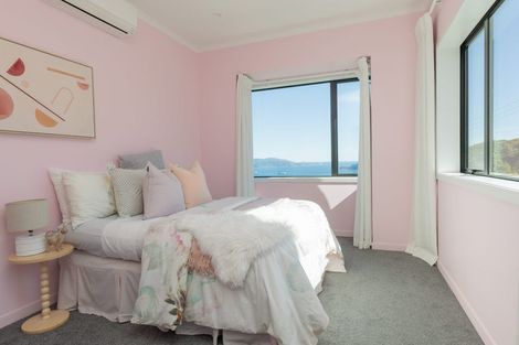 Photo of property in 46 Domett Street, Newlands, Wellington, 6037