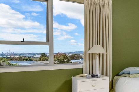 Photo of property in 42 Coniston Avenue, Te Atatu South, Auckland, 0610