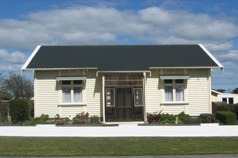 Photo of property in 8 Ngahina Street, Marton, 4710