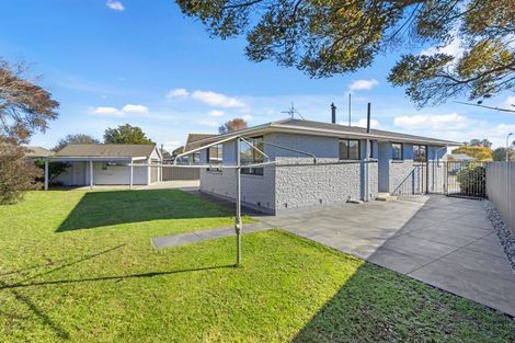 Photo of property in 17 Rosanna Place, Aranui, Christchurch, 8061