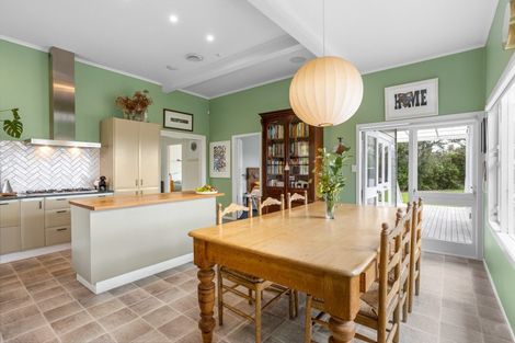 Photo of property in 376 Taiapa Road, Muriwai, Waimauku, 0881