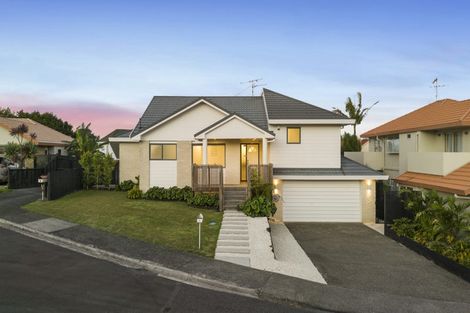 Photo of property in 5 Bridgehead Cove, West Harbour, Auckland, 0618