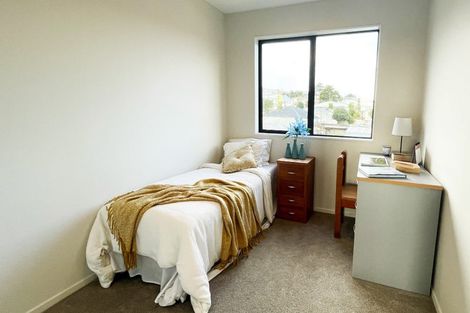 Photo of property in 10f Robert Burke Place, Henderson, Auckland, 0612