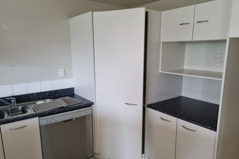 Photo of property in Grandstand Apartments, 4/80 Kent Terrace, Mount Victoria, Wellington, 6011