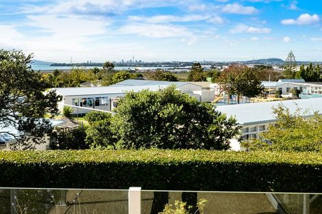 Photo of property in 42 Coniston Avenue, Te Atatu South, Auckland, 0610